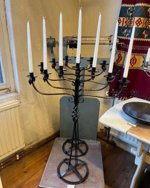 Golvljusstake i smide med lövdekor - Bild 2